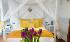 Escapada para parejas en habitación con Jacuzzi,vistas al Castillo de Trevejo y opción de cena en su restaurante